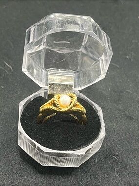 1977 Avon Pearl and Rope Ring Size 7.25 Rope Twist Gold Tone Adjustable